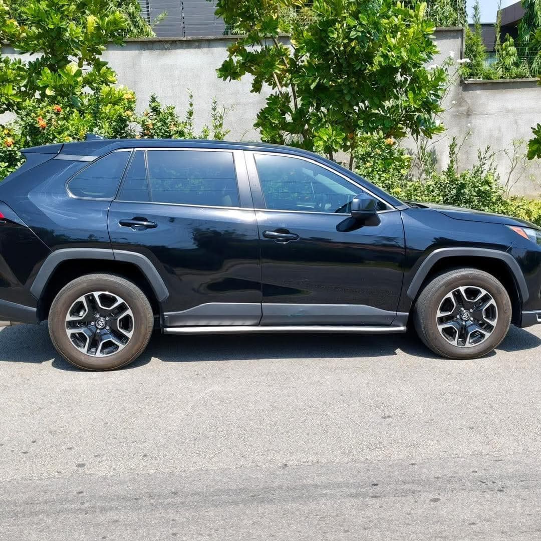 Toyota RAV4 photo 2