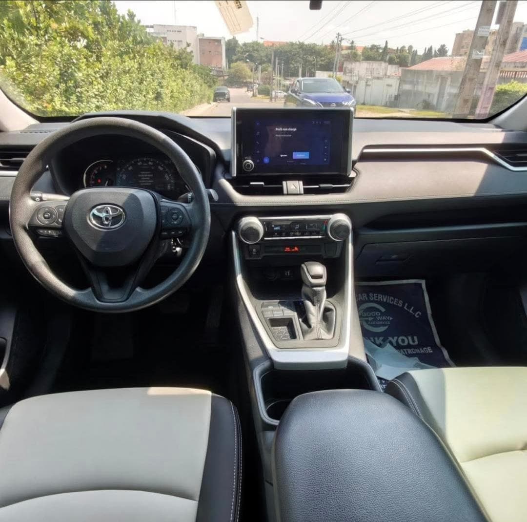 Toyota RAV4 photo 3