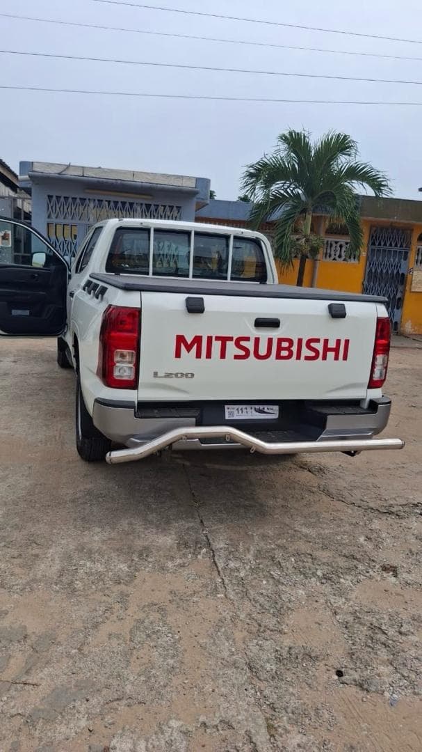 Mitsubishi I200 photo 5