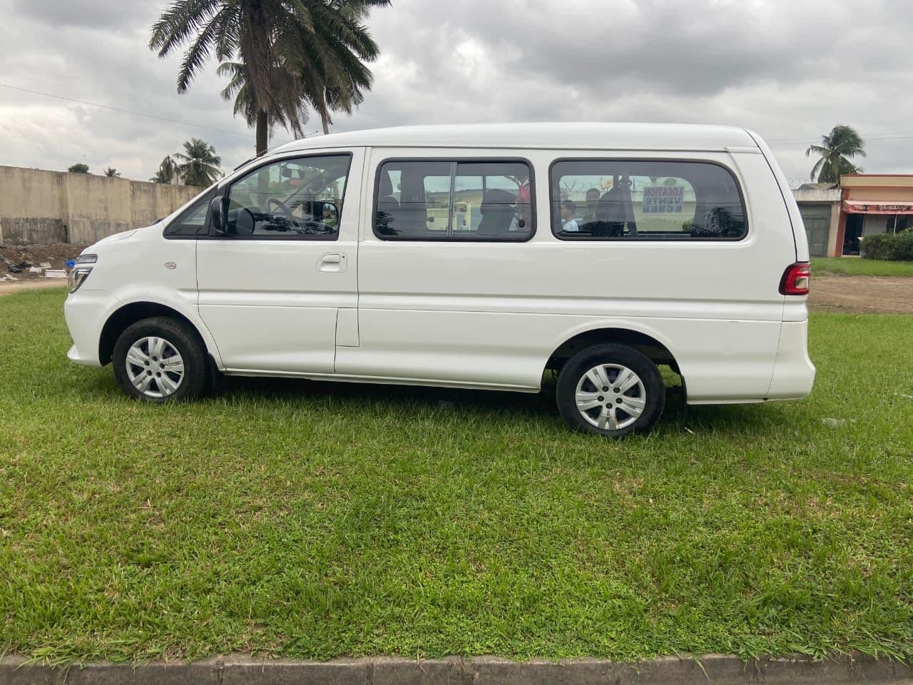 DON FEING VAN 11 PLACES photo 2