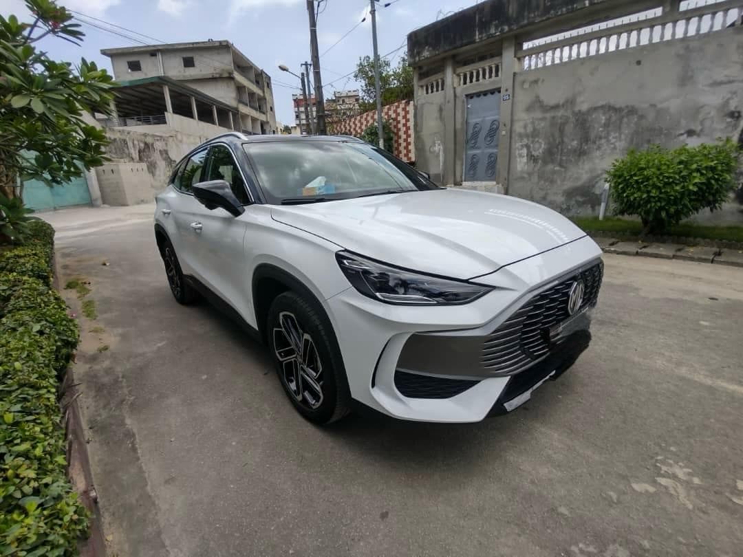 MG ONE photo 2