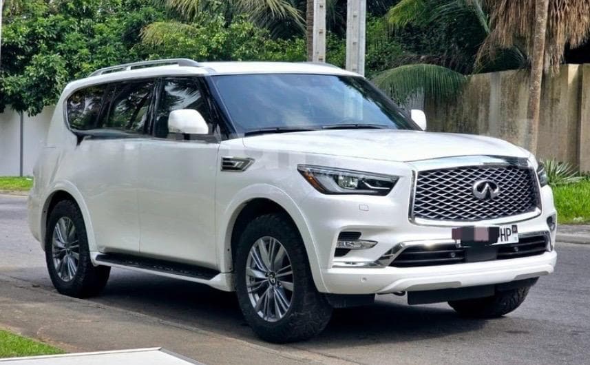 Infiniti QX80 photo 2