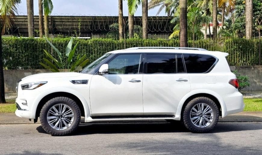 Infiniti QX80 photo 3