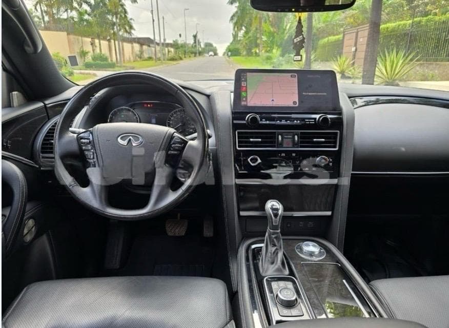 Infiniti QX80 photo 4
