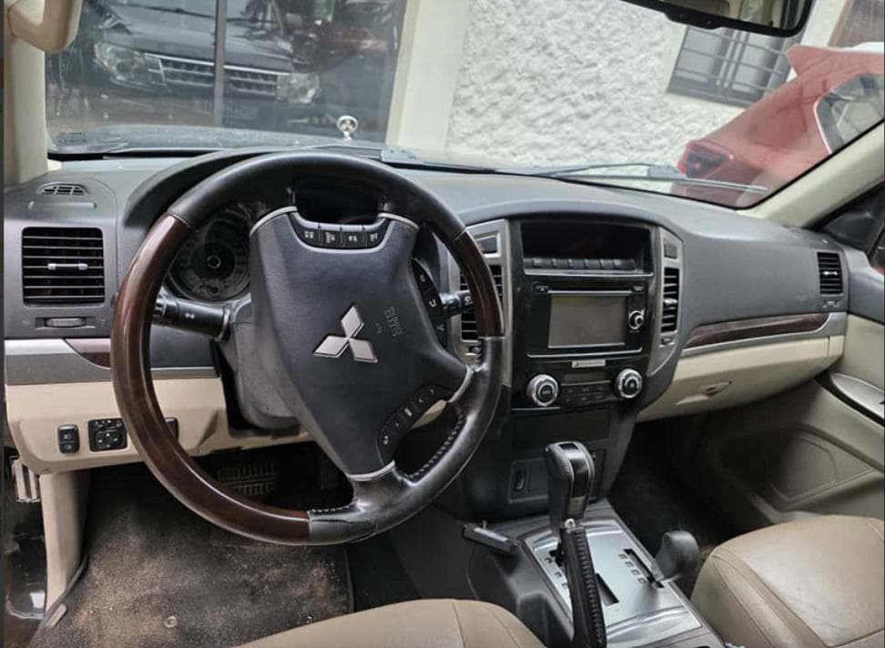 Mitsubishi Pajero GLS photo 4