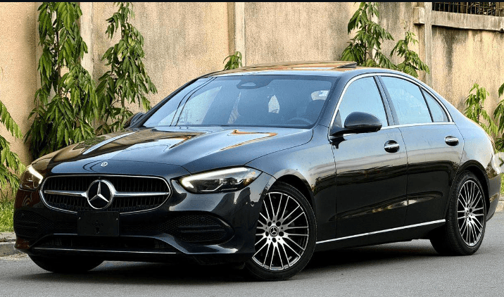 Mercedes-Benz C300 photo 2
