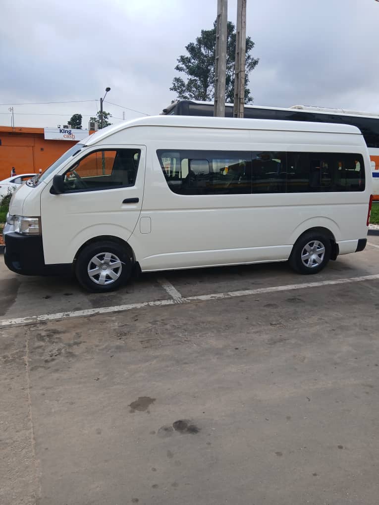 Toyota Hiace 14 Places photo 4