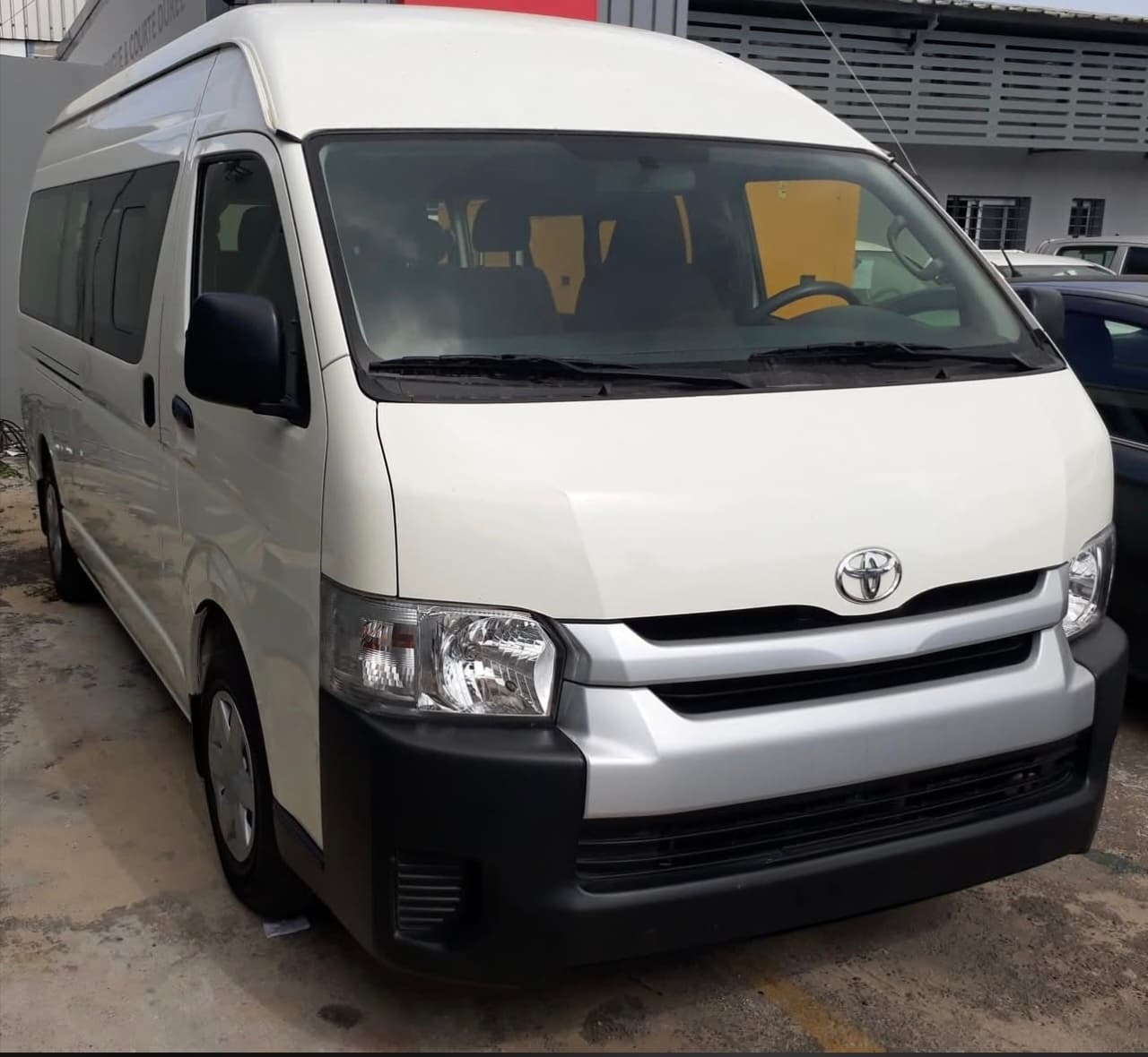 Toyota Hiace 14 Places