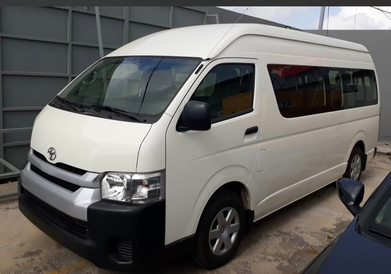 Toyota Hiace 14 Places photo 4