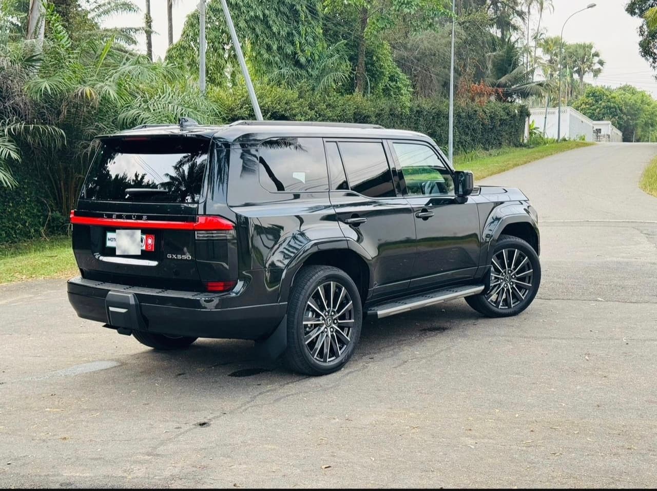 Lexus GX 550 photo 4