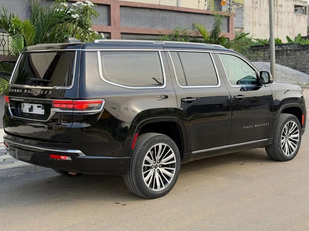 Jeep Grand Wagoneer photo 5