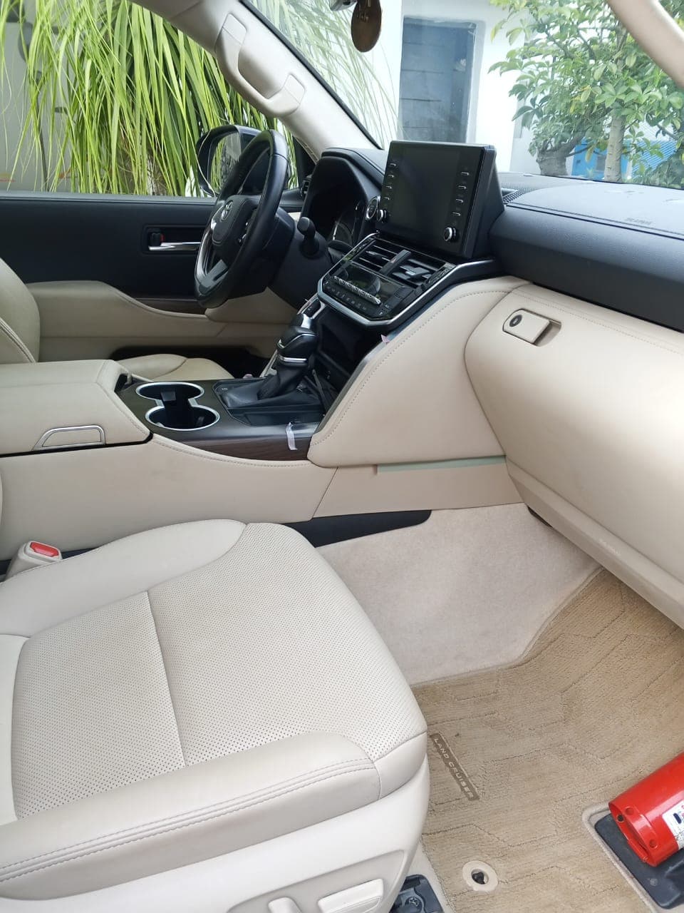 Toyota Land Cruiser GXR photo 2