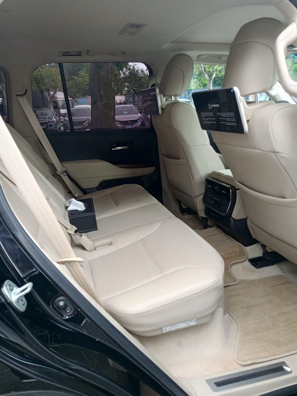 Toyota Land Cruiser GXR photo 3