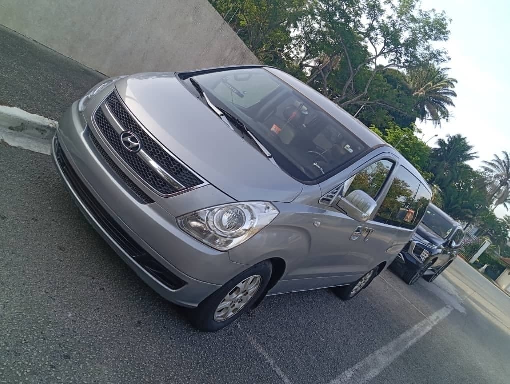 Hyundai Starex 12 places