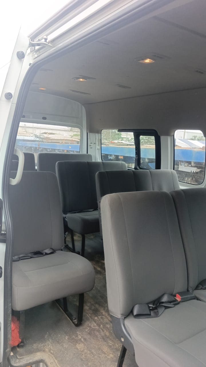Nissan Urvan 14 places photo 3