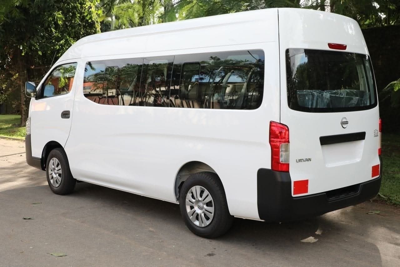 Nissan Urvan 14 places photo 4