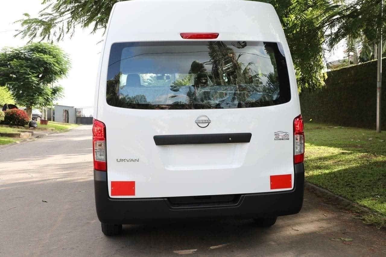 Nissan Urvan 14 places photo 5