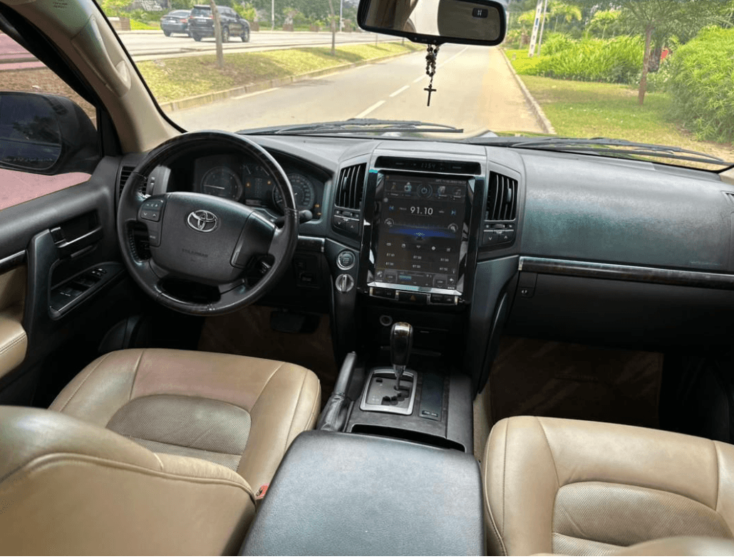 Toyota LAND CRUISER photo 3