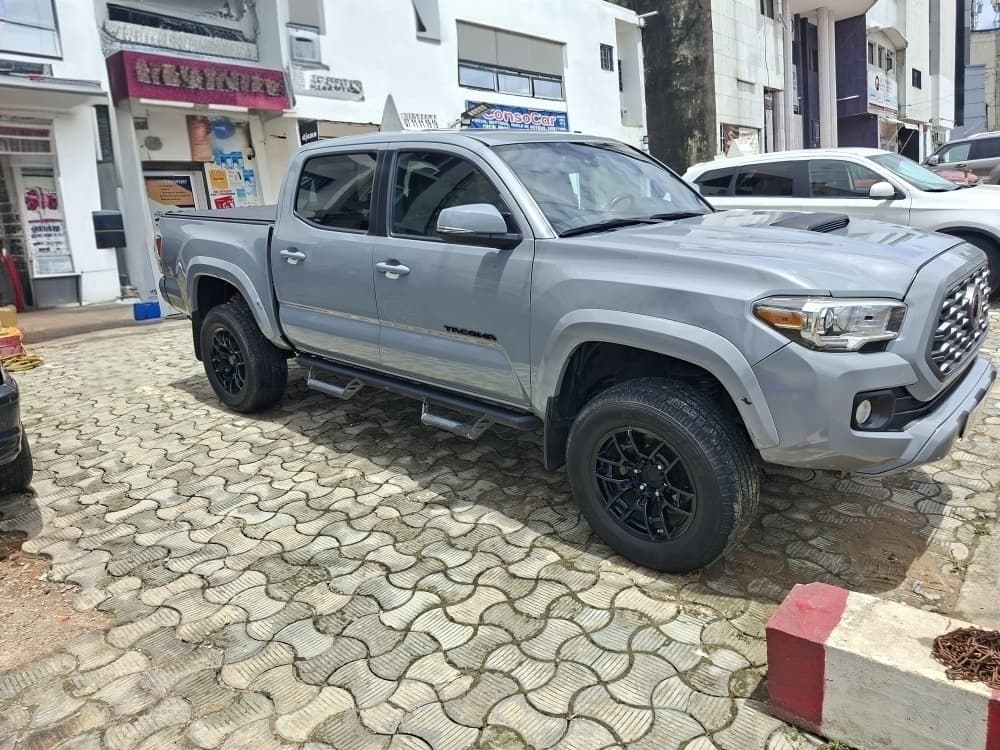 Toyota TACOMA