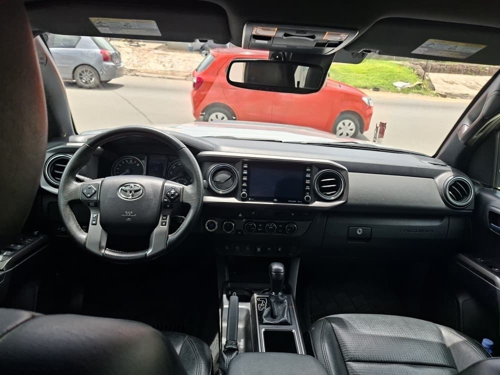 Toyota TACOMA photo 2