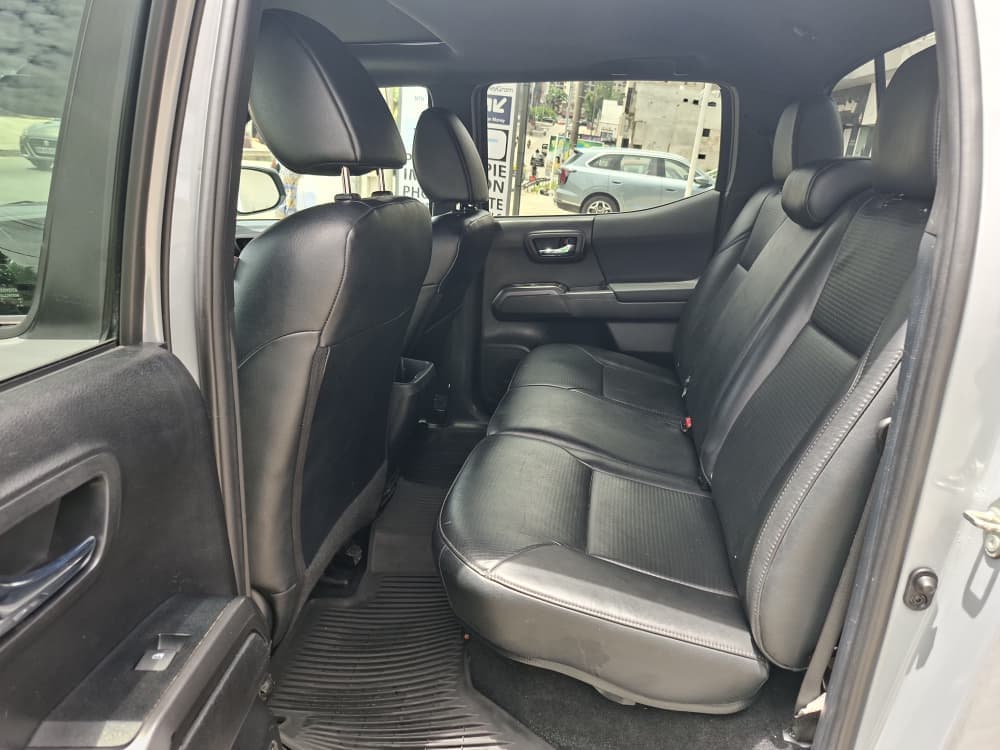 Toyota TACOMA photo 3