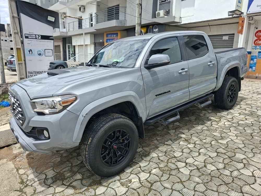 Toyota TACOMA photo 4
