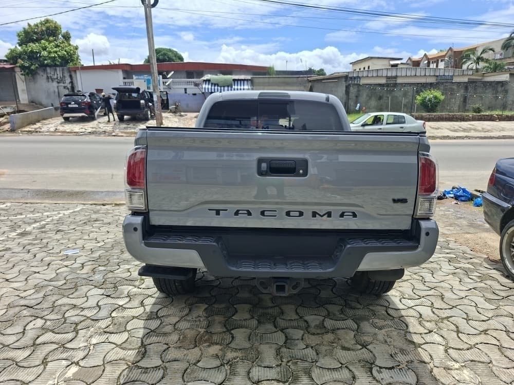 Toyota TACOMA photo 5