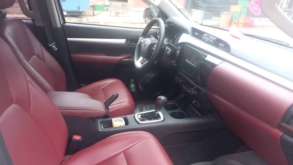 Toyota Hilux photo 2