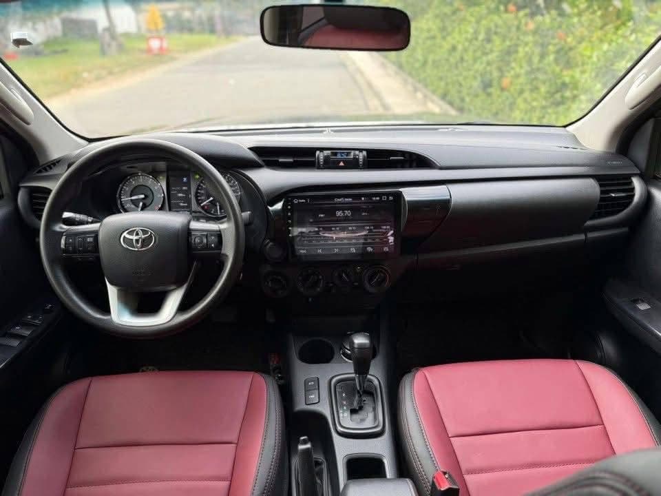 Toyota Hilux photo 2