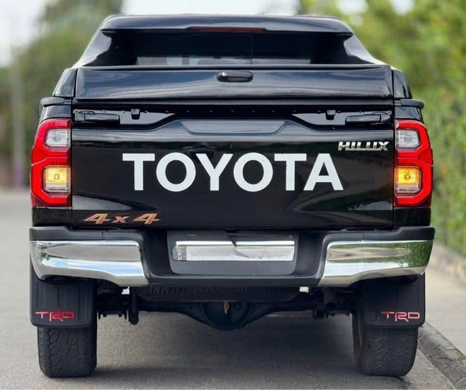 Toyota Hilux photo 5