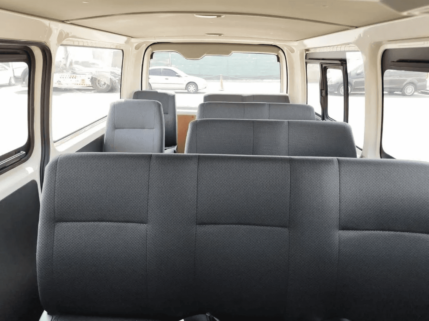 Toyota Hiace photo 3