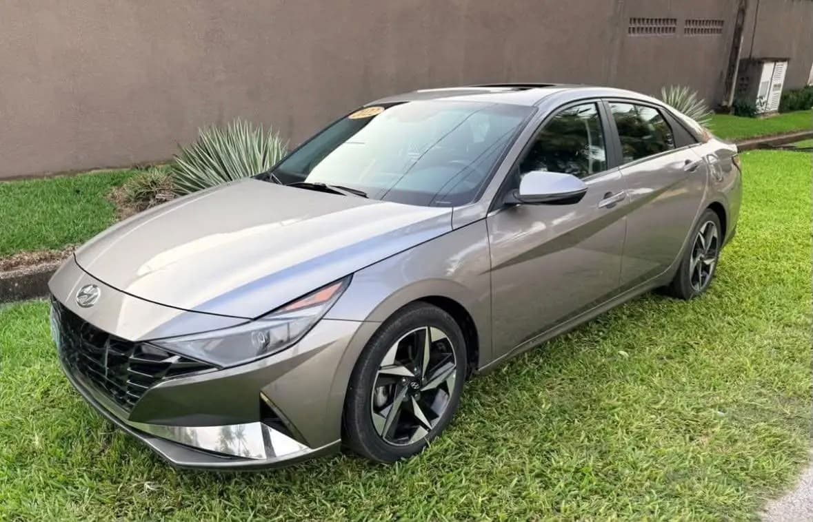Hyundai Elantra photo 4