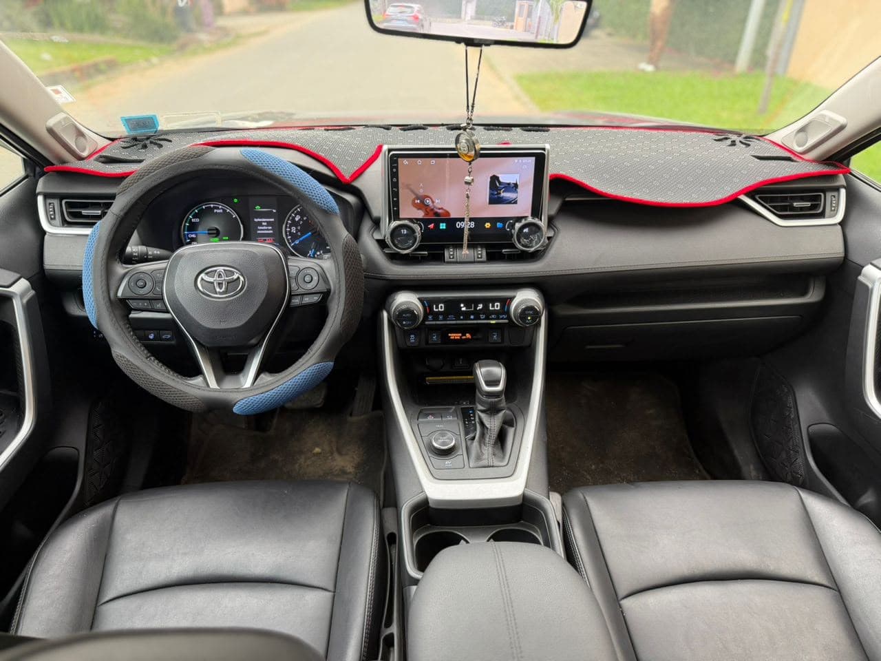 Toyota RAV4 photo 2