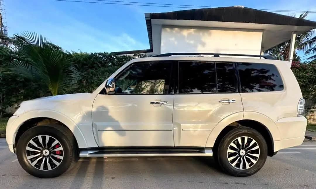 Mitsubishi PAJERO photo 4