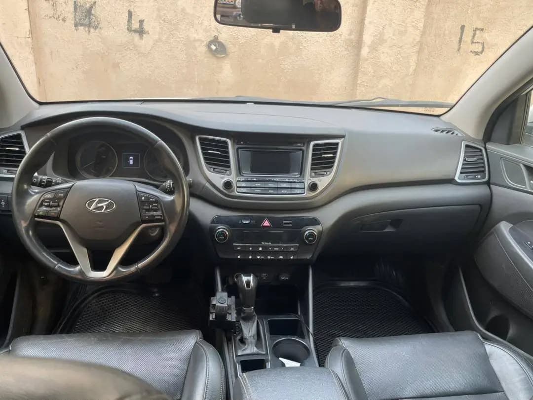 Hyundai Tucson photo 2