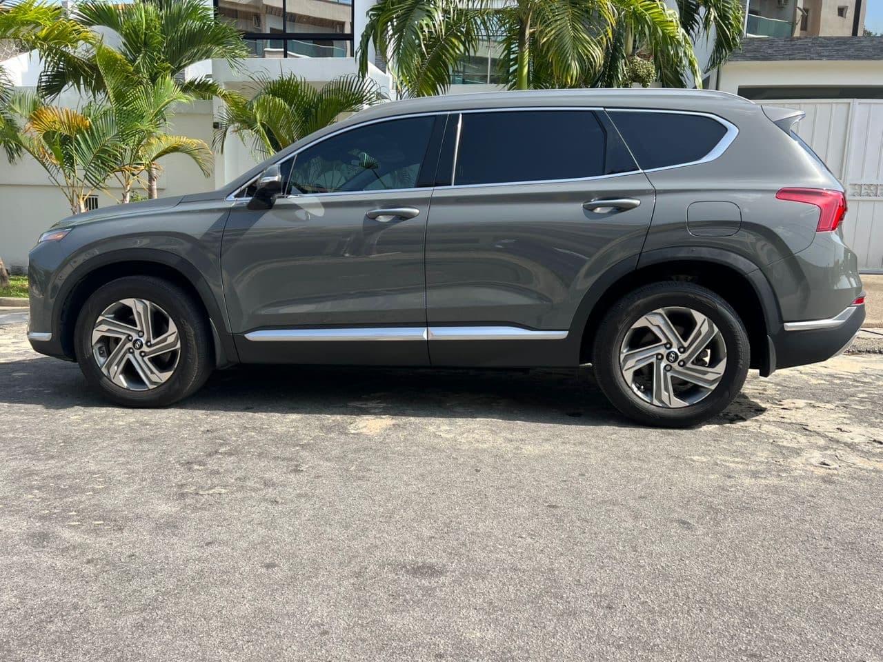 Hyundai SANTAFE photo 4