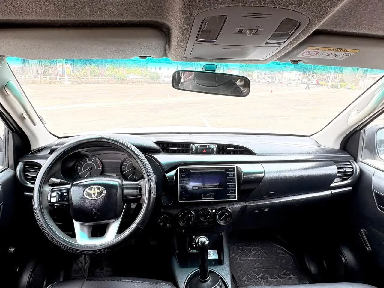 Toyota Hilux photo 2