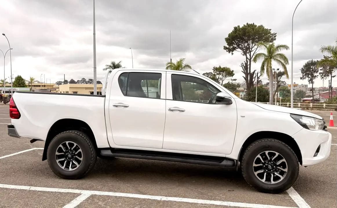 Toyota Hilux photo 4