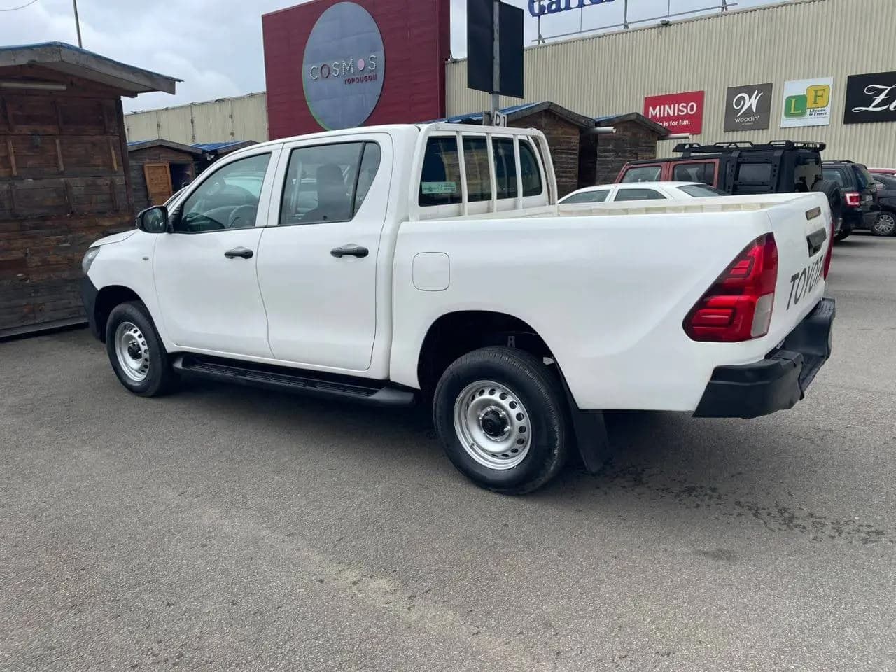 Toyota Hilux photo 2