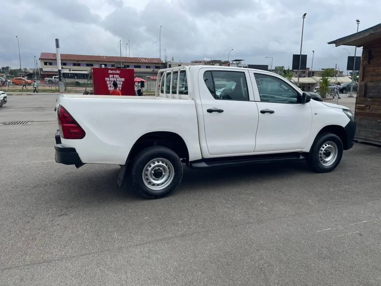 Toyota Hilux photo 3
