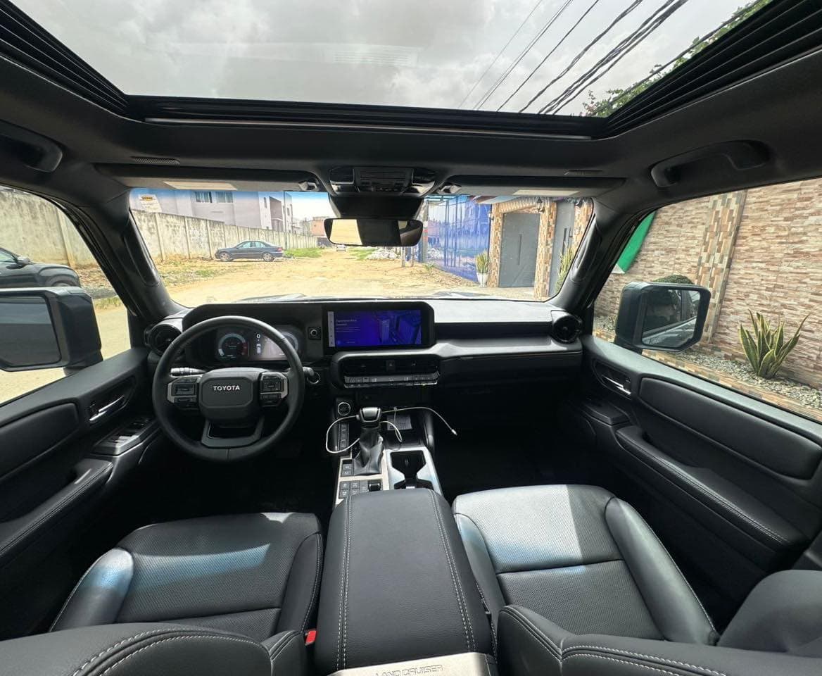 Toyota LAND CRUISER photo 2