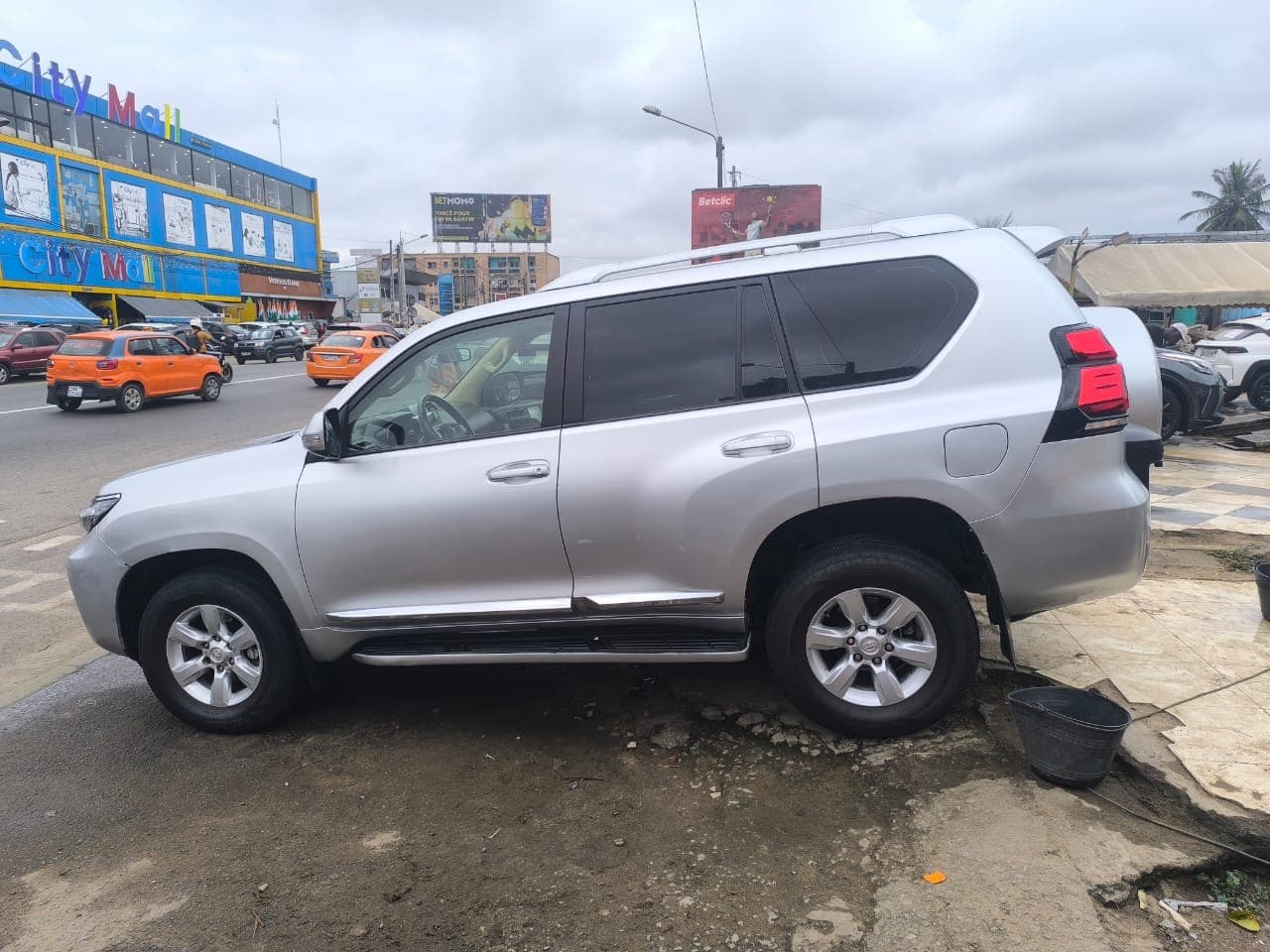 Toyota Land Cruiser photo 4
