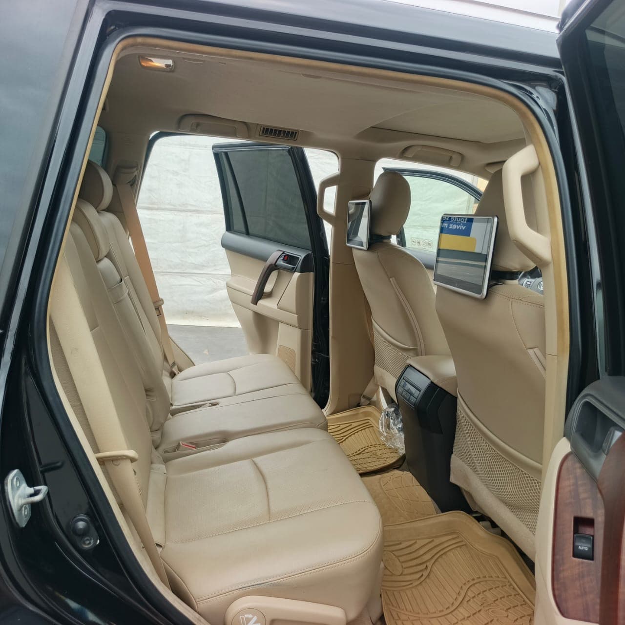 Toyota LAND CRUISER photo 3