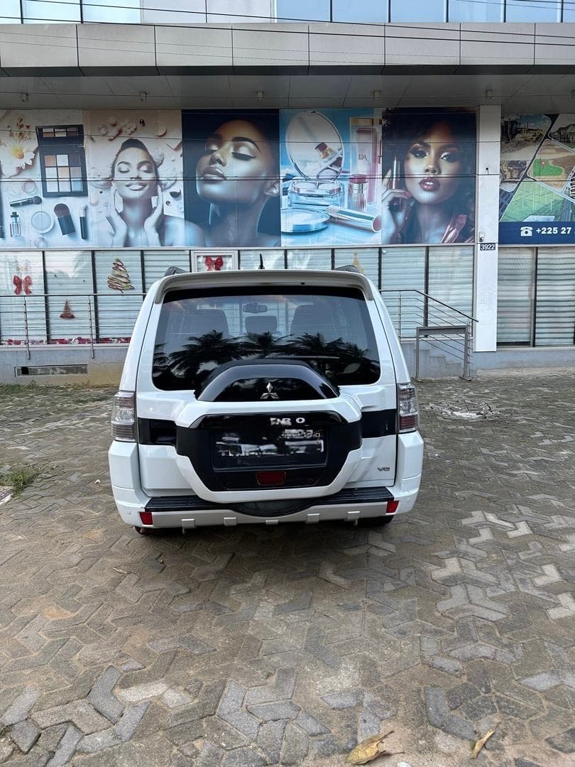 Mitsubishi PAJERO photo 5