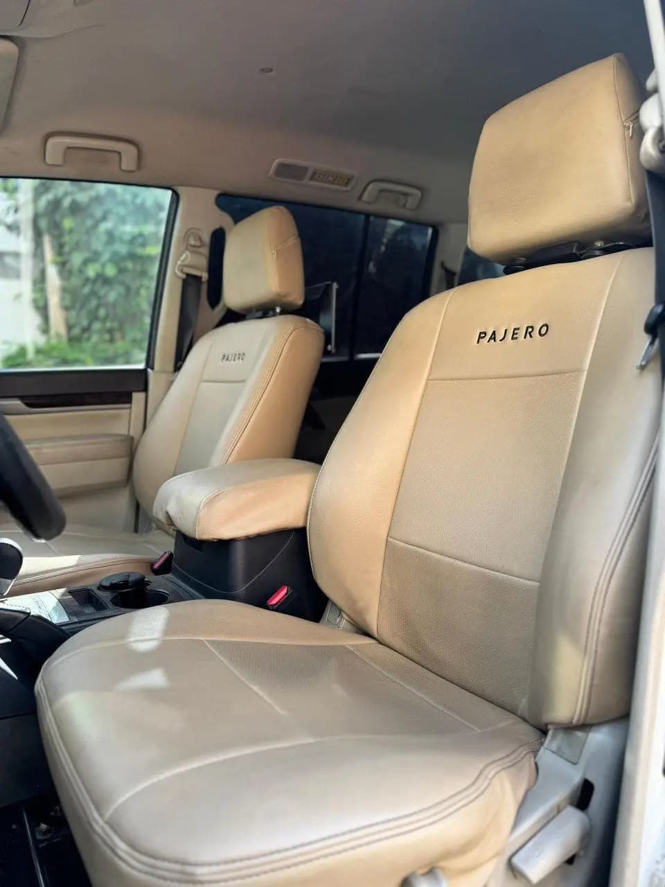 Mitsubishi PAJERO photo 3