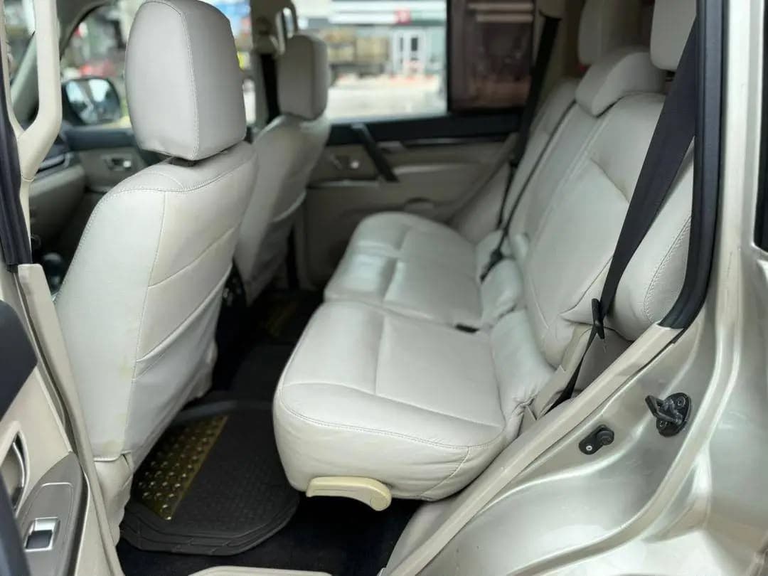 Mitsubishi PAJERO photo 3