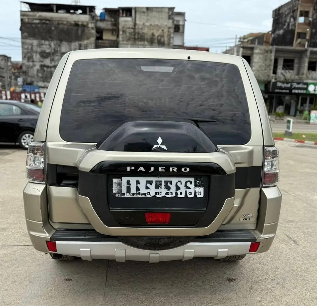 Mitsubishi PAJERO photo 5